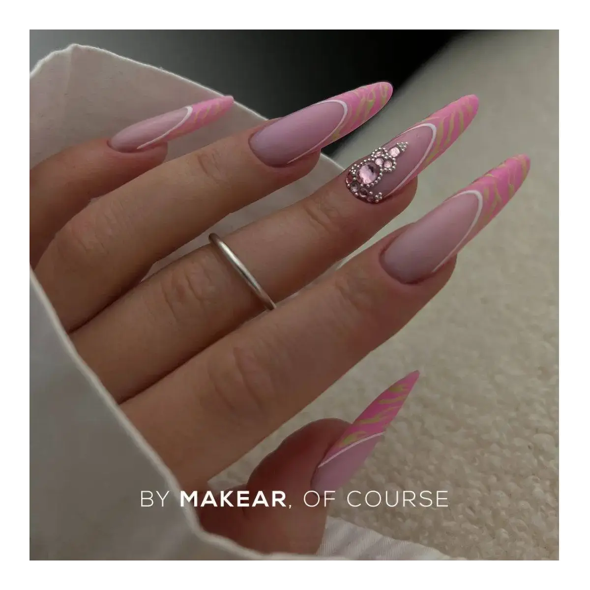 629 Peony Lakier hybrydowy MAKEAR